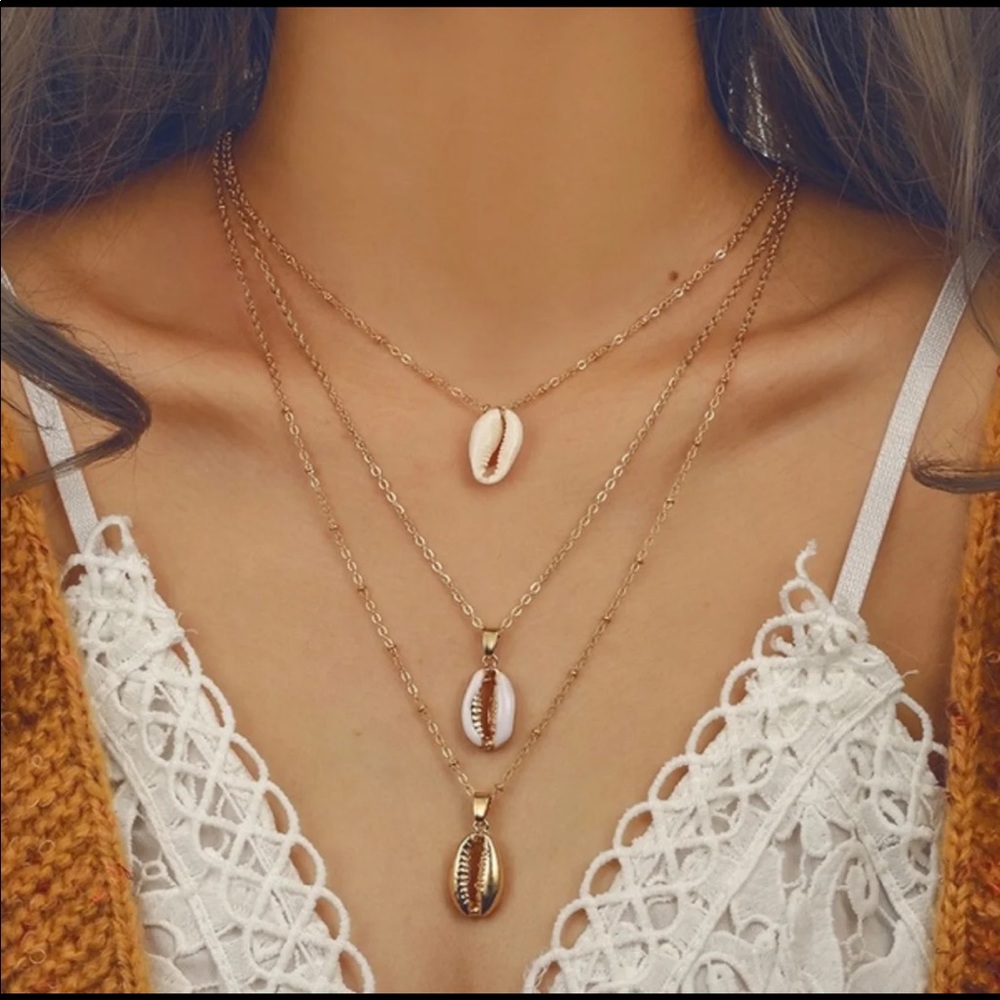 Summer vibes gold cowrie shell necklace
